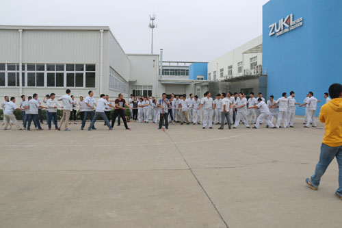 <b>2015年6月10日，公司利用工作之余，组织了“拔河比赛”，最终决赛在数控部门</b>