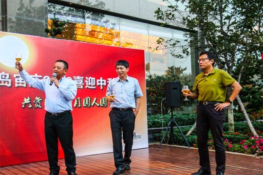 <b>2016年9月14日，公司在青岛鑫江温德姆酒店组织喜迎中秋节活动。</b>